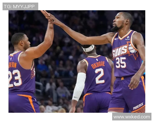 勇士与太阳常规赛激战回顾球星表现与战术分析全景呈现